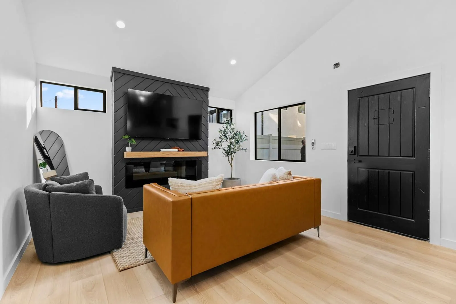 Detached ADU, North Hills, photograph 3