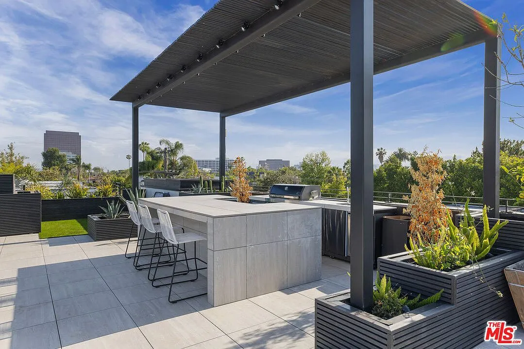 Modern Custom Home, Beverly Grove, photograph 4
