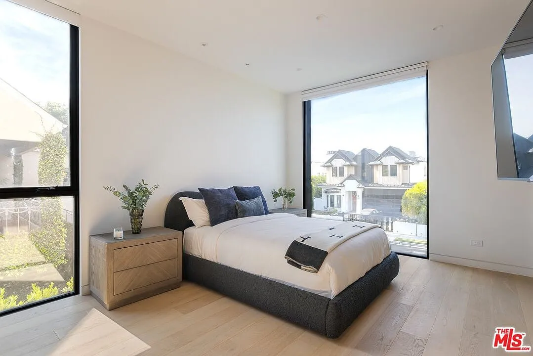 Modern Custom Home, Beverly Grove, photograph 9