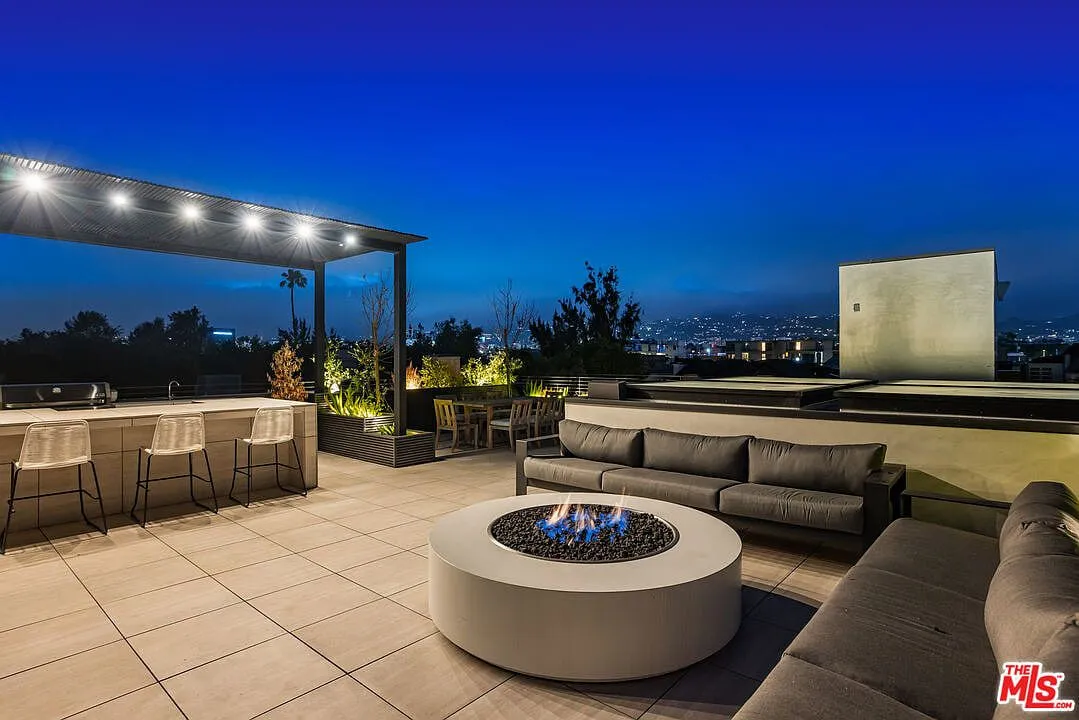 Modern Custom Home, Beverly Grove, photograph 12